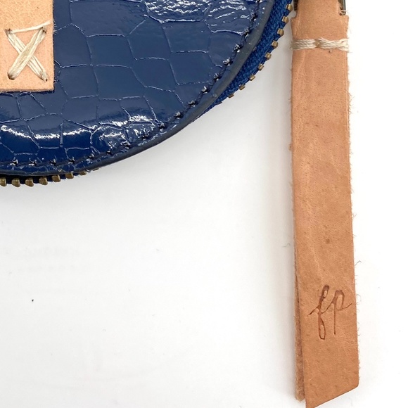 NEW FREE PEOPLE REPTILE PRINT LEATHER ZIP POUCH - Picture 3 of 5